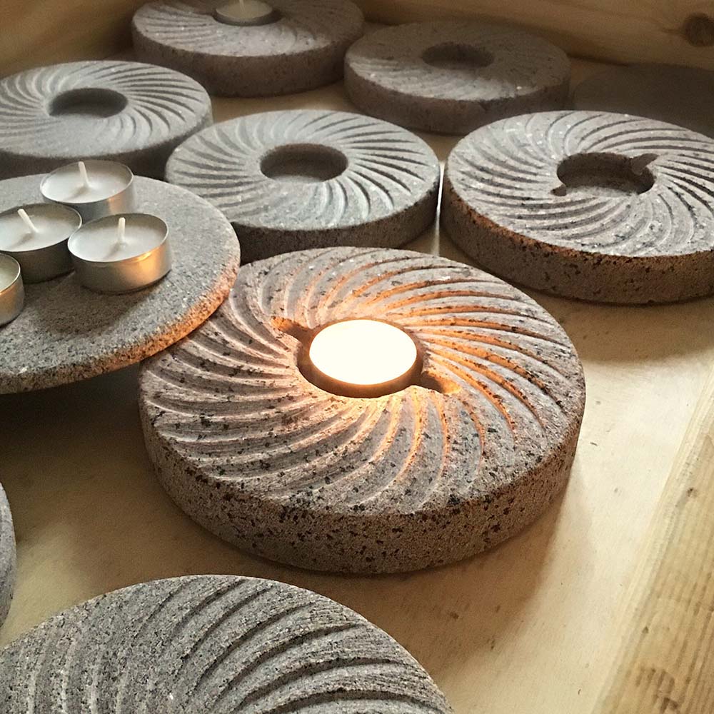 Ronalds Jaunzems Dzirnakmeņu Maģija