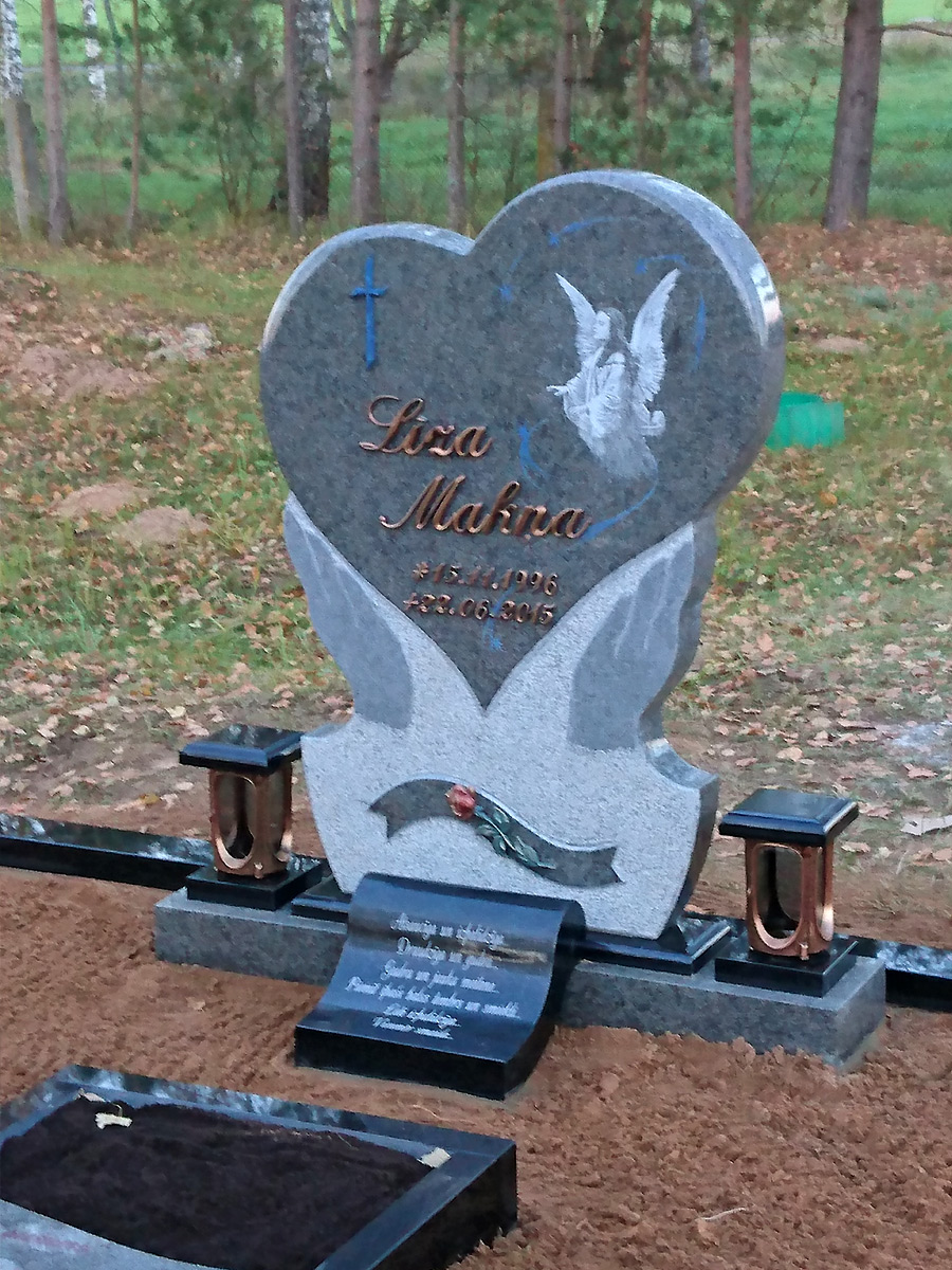 Kapu piemineklis sirds veida