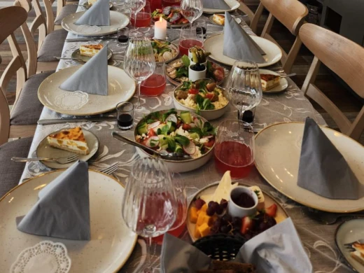 "Baltā zāle" atvadu mielasti