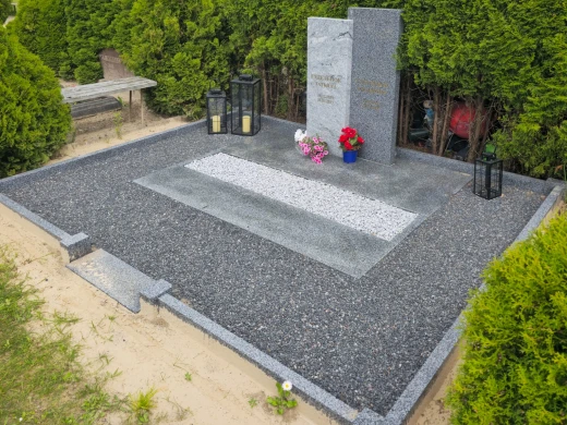 Granīta kapu pieminekļi Jelgavā