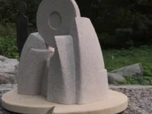 Ronalds Jaunzems Logo - roku darbs akmenī