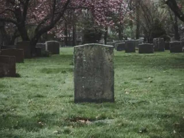 Эксгумация и перезахоронение старых могил