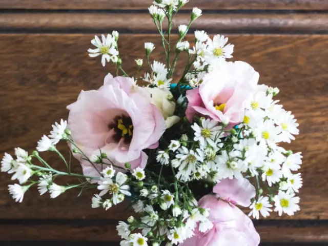 Zārku vāku noformēšana ar ziediem