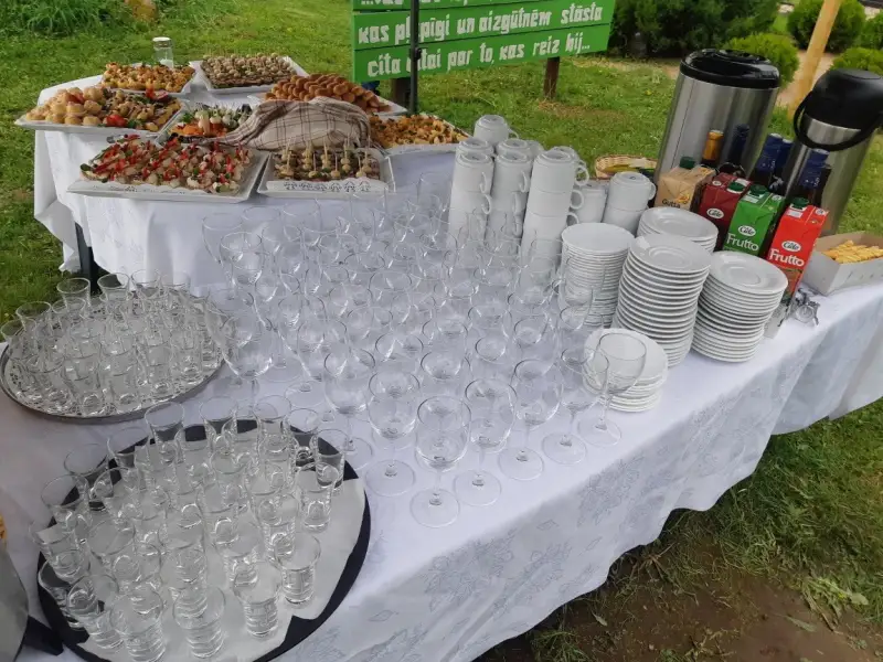 Kafejnīca Pīlādzītis Спокойная трапеза, чтобы в тишине и с благодарностью почтить память ушедшего