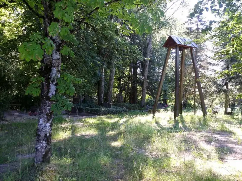 Bērzkalnu kapsēta  (Pēterniekos) 