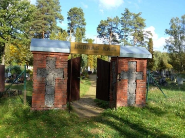 Dubnas kapsēta Logo