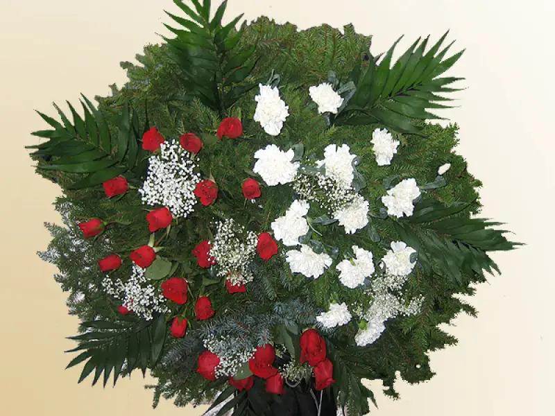 Vainags ar sarkanām rozēm