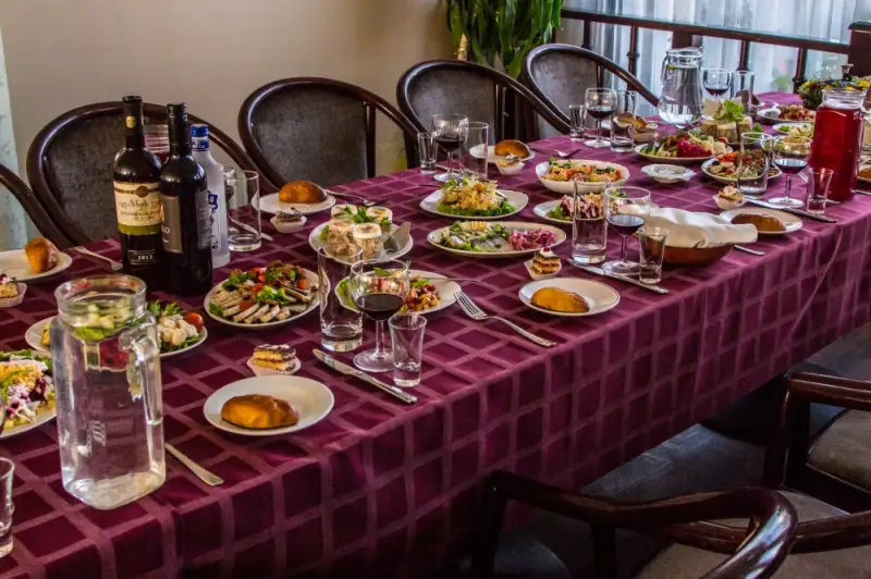 Sēru mielasts galda klāšana Aleksandrs restorāns