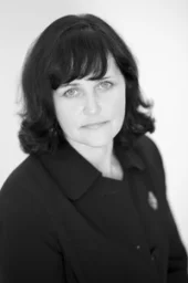 Latgales apgabaltiesas zvērināts notārs Inese Buša