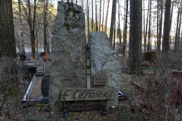 Daļēji slēgtā kapsēta