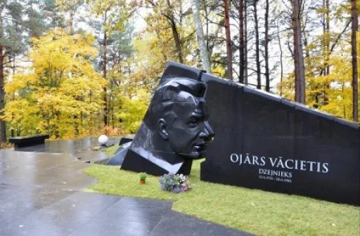 Carnikavas jeb Siguļu kapsēta