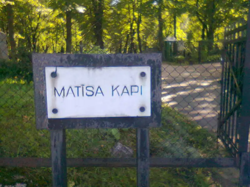 Matīsa kapsēta 