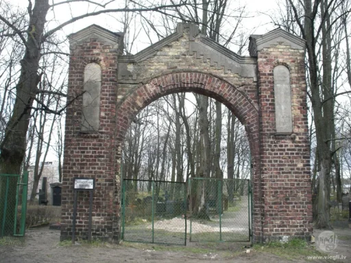 Sarkandaugavas Kalna kapsēta