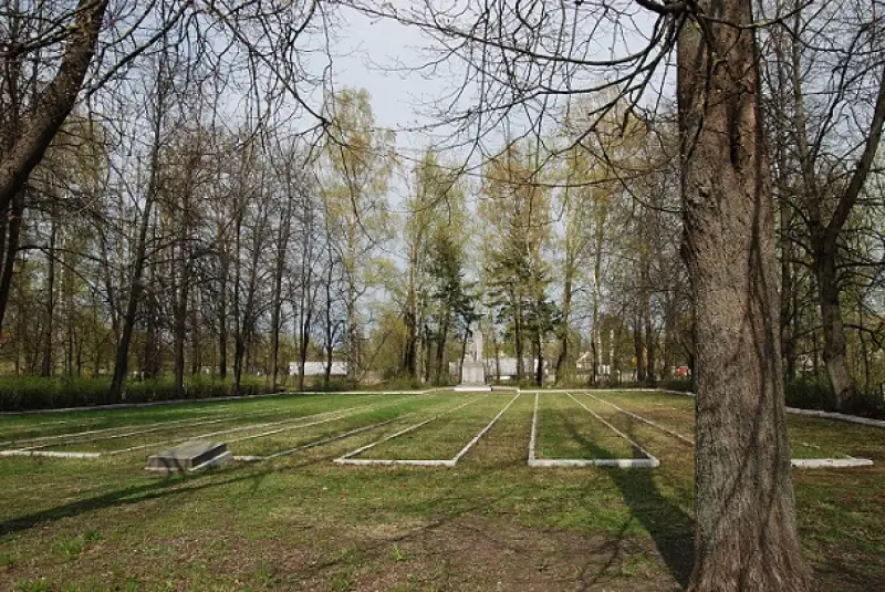 Зиепниеккалнсское кладбище Ziepniekkalna kapsēta izveidota 1871. gadā. Tā ir viena no vecākajām pilsētas nomales kapsētām.