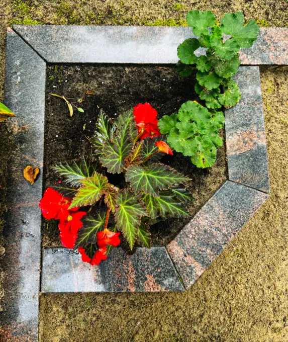 Apbedijuma vietas noformēšanas elements Sia "Akmens Kleisti"