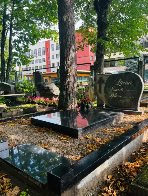 Apbedijuma vietas noformēšana Ziepnieklna kopos SIA "Akmens Kleist"