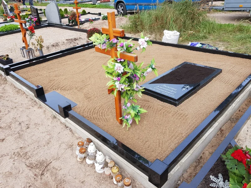 Granīta sētiņa, granīta apmale