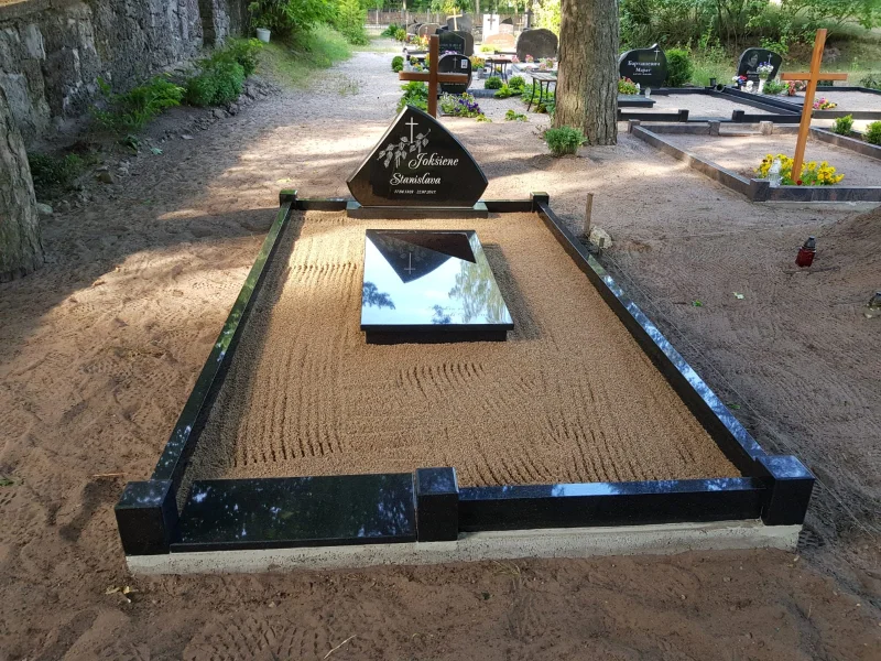 Kapa vietas labiekārtošana, granīta sētiņa, granīta apmale, kapu piemineklis.