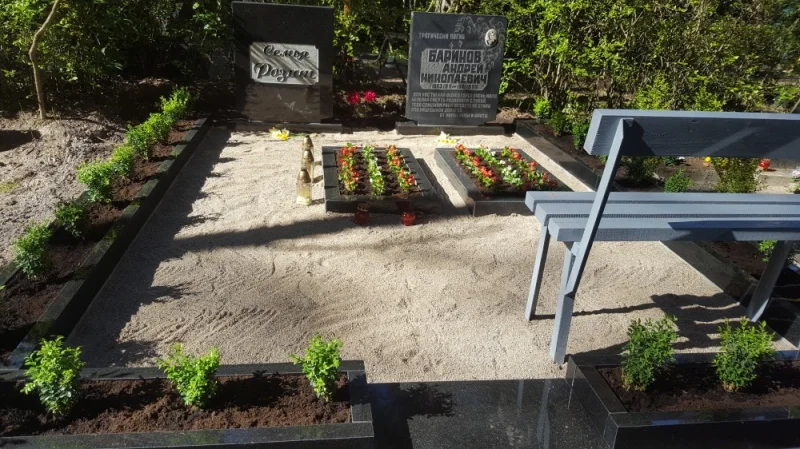 Granīta sētiņa, apmales, granīta piemineklis