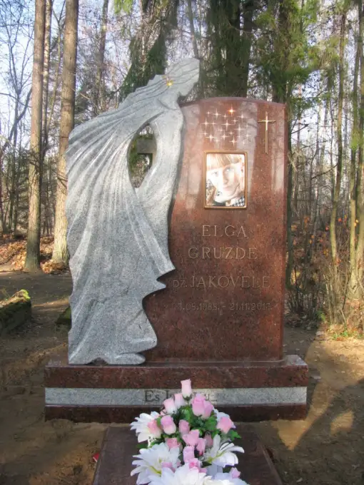 Neiro IK — Изготовление памятников в Даугавпилсе Мы изготавливаем памятники и благоустраиваем места захоронений в Даугавпилсе и регионах.