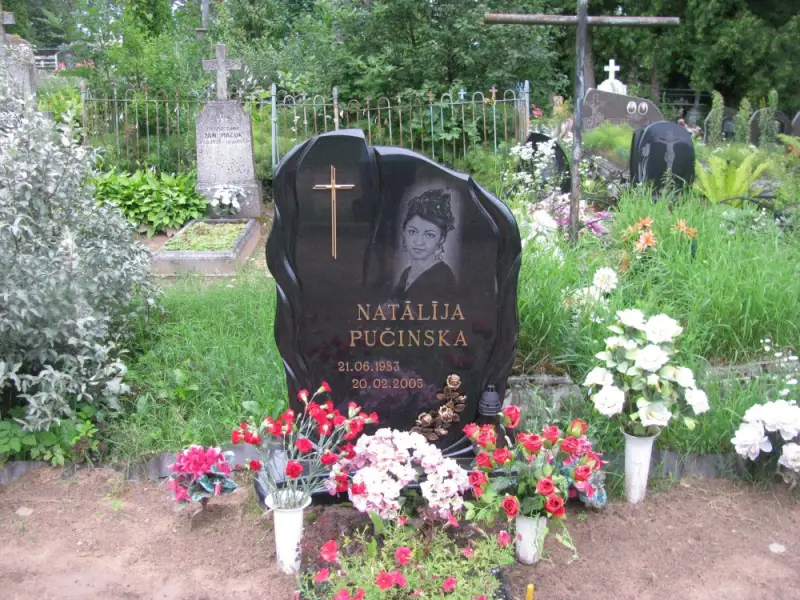 Neiro IK — Изготовление памятников в Даугавпилсе Мы изготавливаем памятники и благоустраиваем места захоронений в Даугавпилсе и регионах.