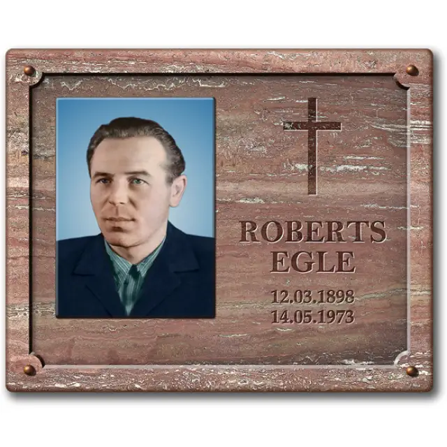 Krāsaina fotokeramika, izstrādāta akmens plāksnē