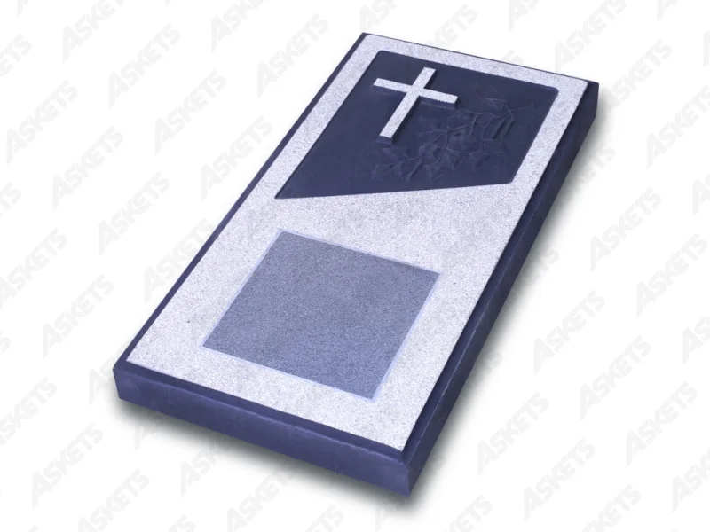 Kapu apmale vienvietīga, slēgta, ar katoļu krustu un plāksni