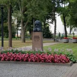 Dzejnieka Andreja Pumpura krūšutēls