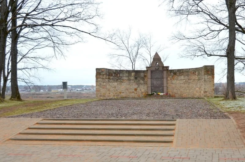 Piemineklis Kritušiem par Tēviju 