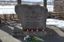 Piemineklis represiju upuriem