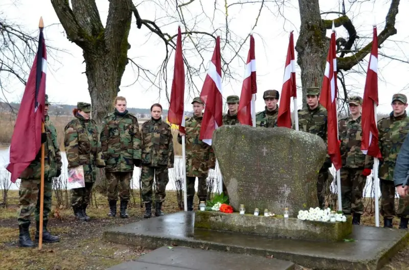 Piemineklis represiju upuriem 