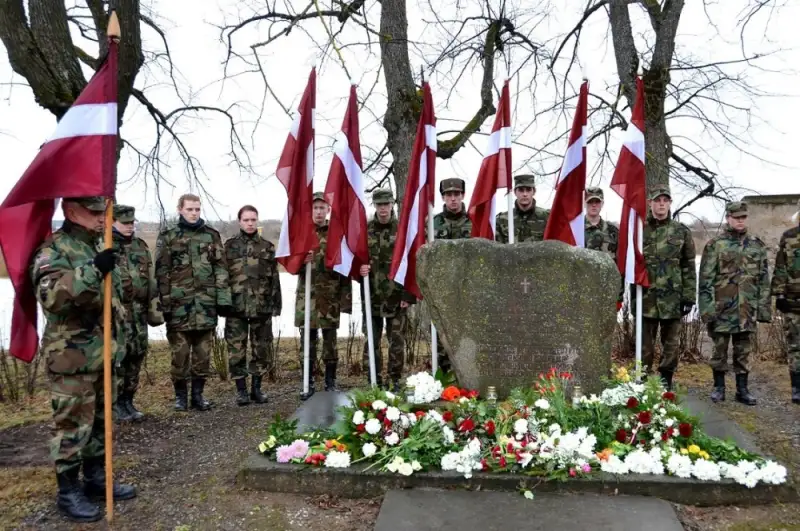 Piemineklis represiju upuriem 