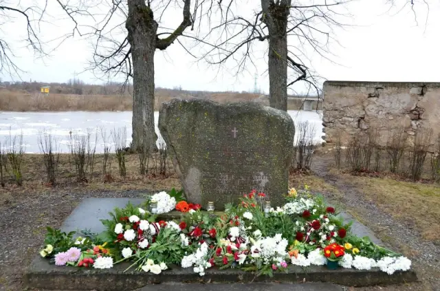 Piemineklis represiju upuriem 