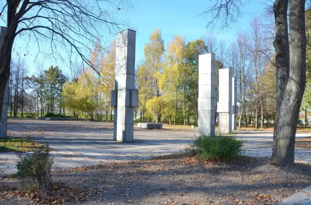 Krustpils parks un Otrā pasaules kara memoriāls 