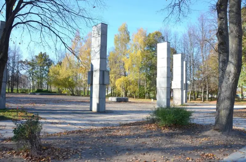 Krustpils parks un Otrā pasaules kara memoriāls 