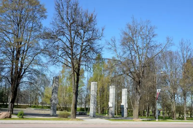 Krustpils parks un Otrā pasaules kara memoriāls 