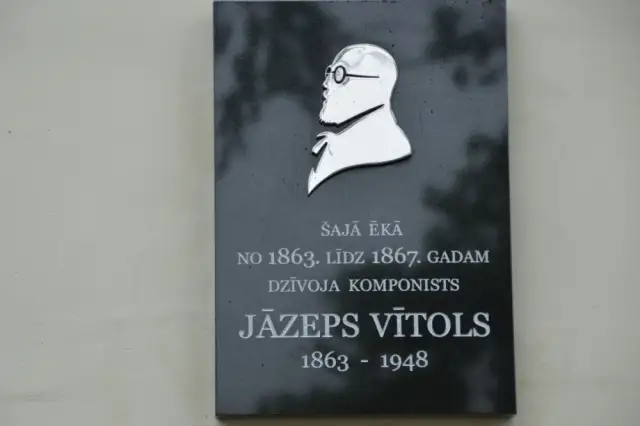 Skulptūra Jāzepa Vītola piemiņai Mazais vijolnieks 