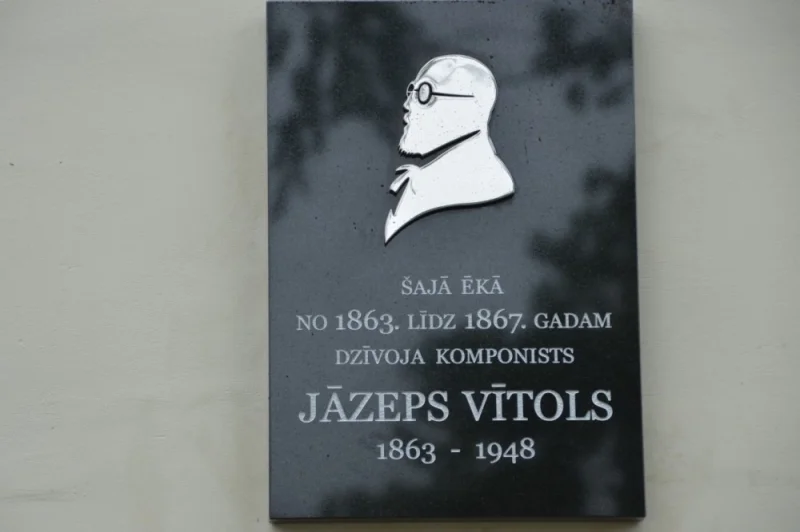 Skulptūra Jāzepa Vītola piemiņai Mazais vijolnieks 