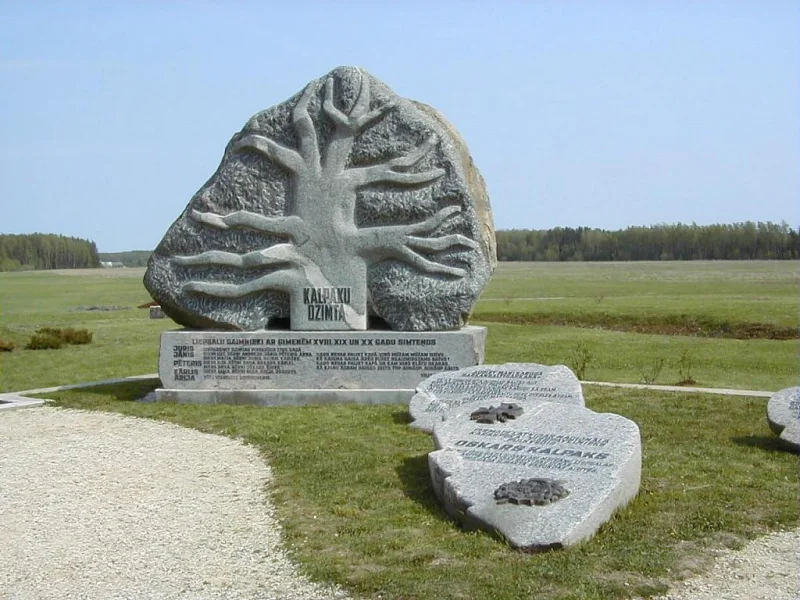 Piemiņas memoriāls Latvijas bruņoto spēku pirmajam komandierim, pulkvedim O.Kalpakam 