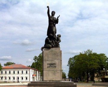 Piemineklis Vienoti Latvijai