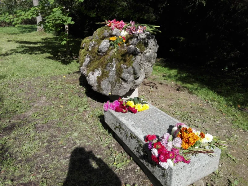 Ķikuļu Jēkaba piemiņas akmens 