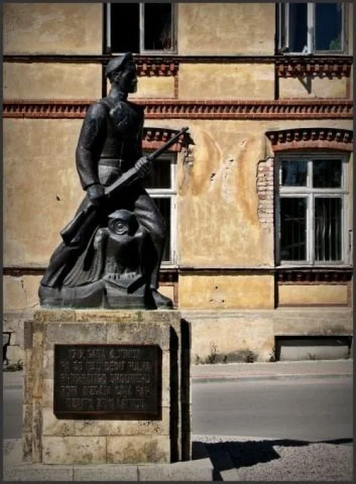 Cēsu Pulka Skolnieku rotas piemineklis 