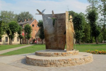 Viļa Plūdoņa piemineklis