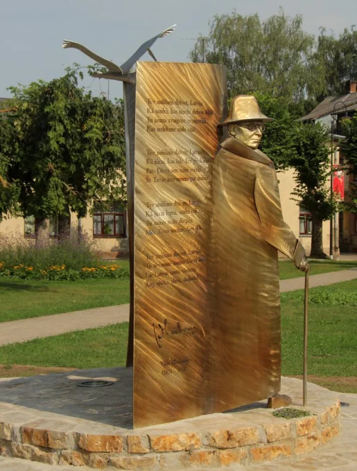 Viļa Plūdoņa piemineklis 