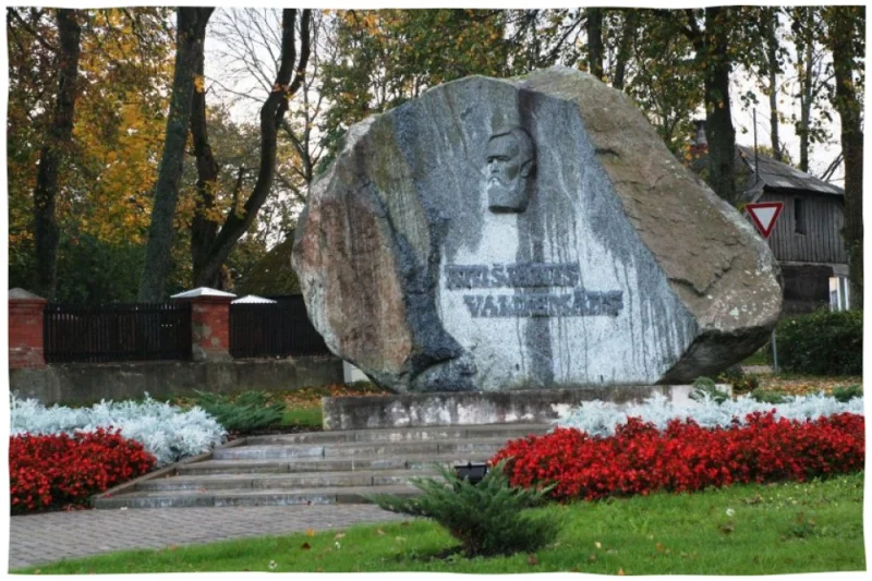 Piemineklis Krišjānim Valdemāram 