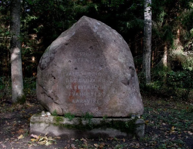 Piemiņas akmens ģenerāļa Jāņa Baloža brigādes kaujas vietā 