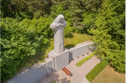 Piemineklis „Māte – Dzimtene”