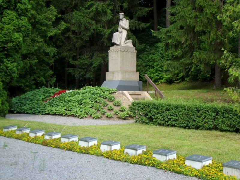 Meža kapi un K. Zemdegas piemineklis 