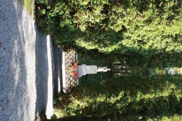 Meža kapi un K. Zemdegas piemineklis 