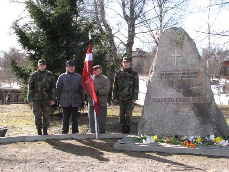 Piemiņas akmens represētajiem Kandavā 